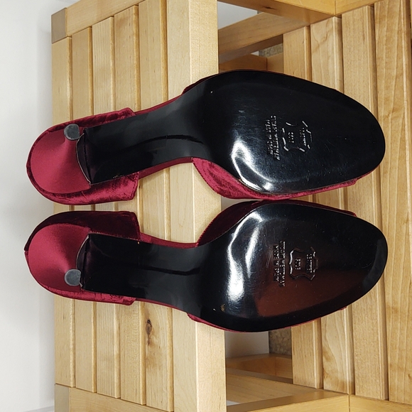 ๐ Stuart Weitzman ๐ ruby red stiletto heels 11M ๐ ๐ ๐ - Picture 6 of 9
